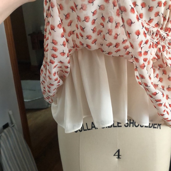 Lightweight Flirty Top - Picture 4 of 7